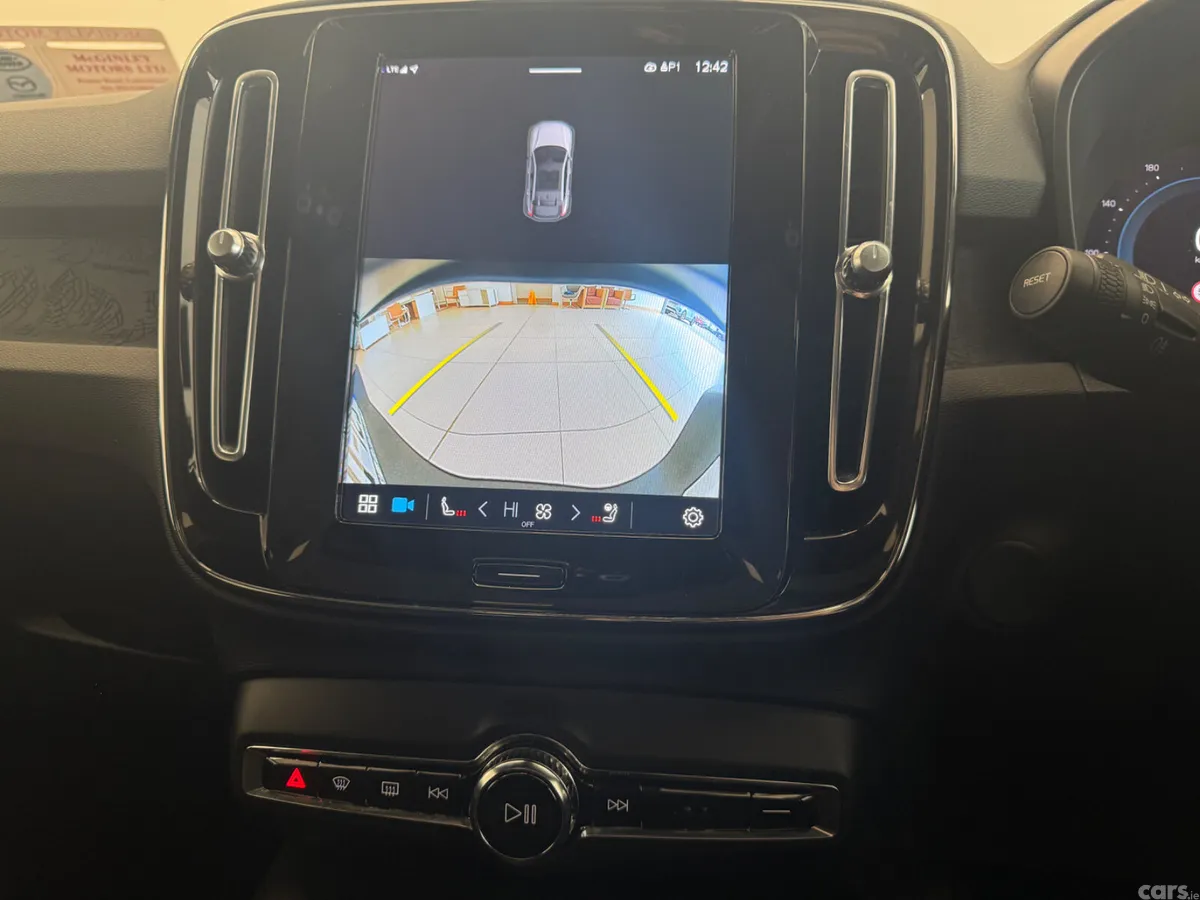 Volvo C40 Estate/Jeep, Electric, 2023, Blue