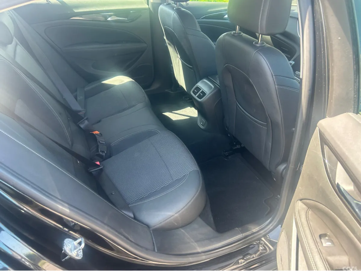 Opel Insignia Hatchback, Diesel, 2019, Black