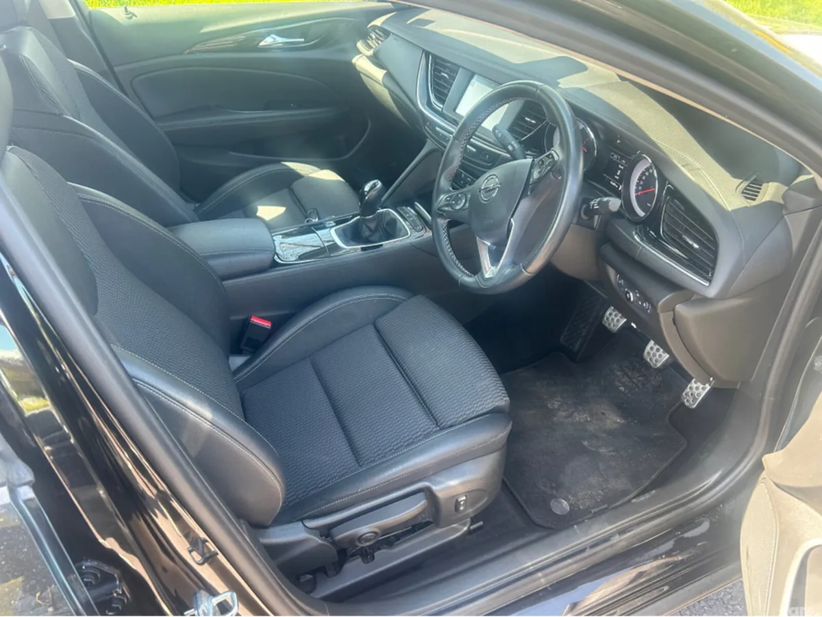 Opel Insignia Hatchback, Diesel, 2019, Black