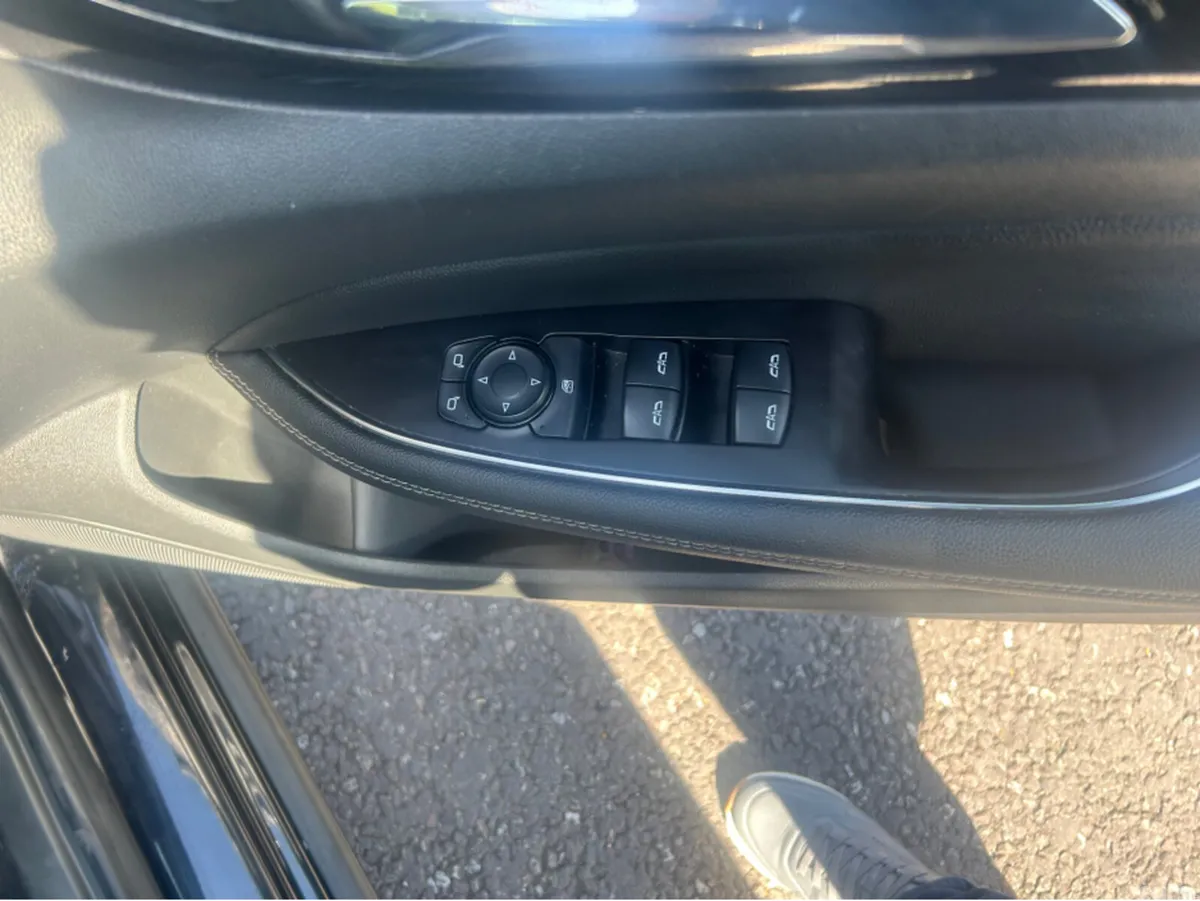 Opel Insignia Hatchback, Diesel, 2019, Black