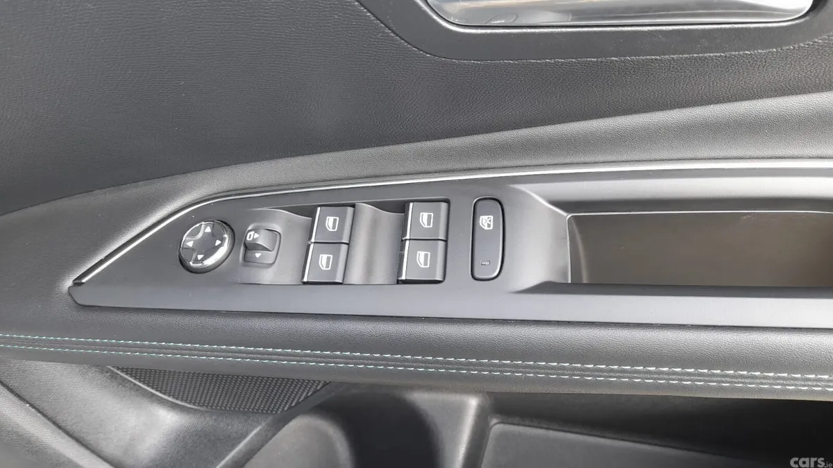 Peugeot 3008 MPV, Diesel, 2023, Grey