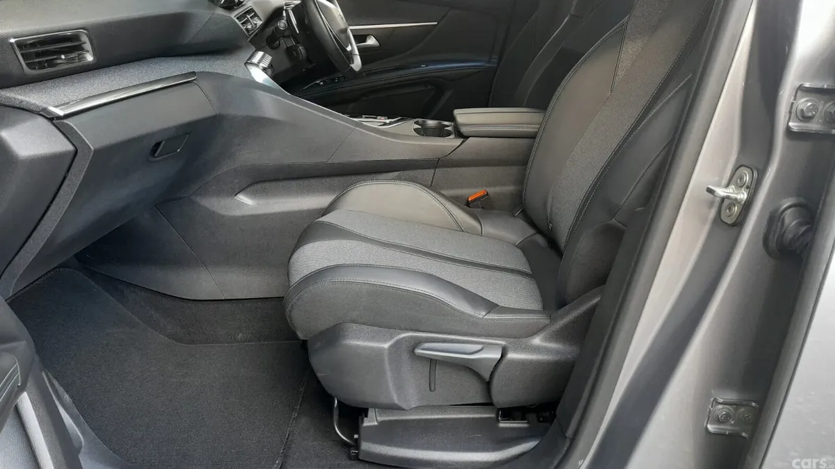 Peugeot 3008 MPV, Diesel, 2023, Grey