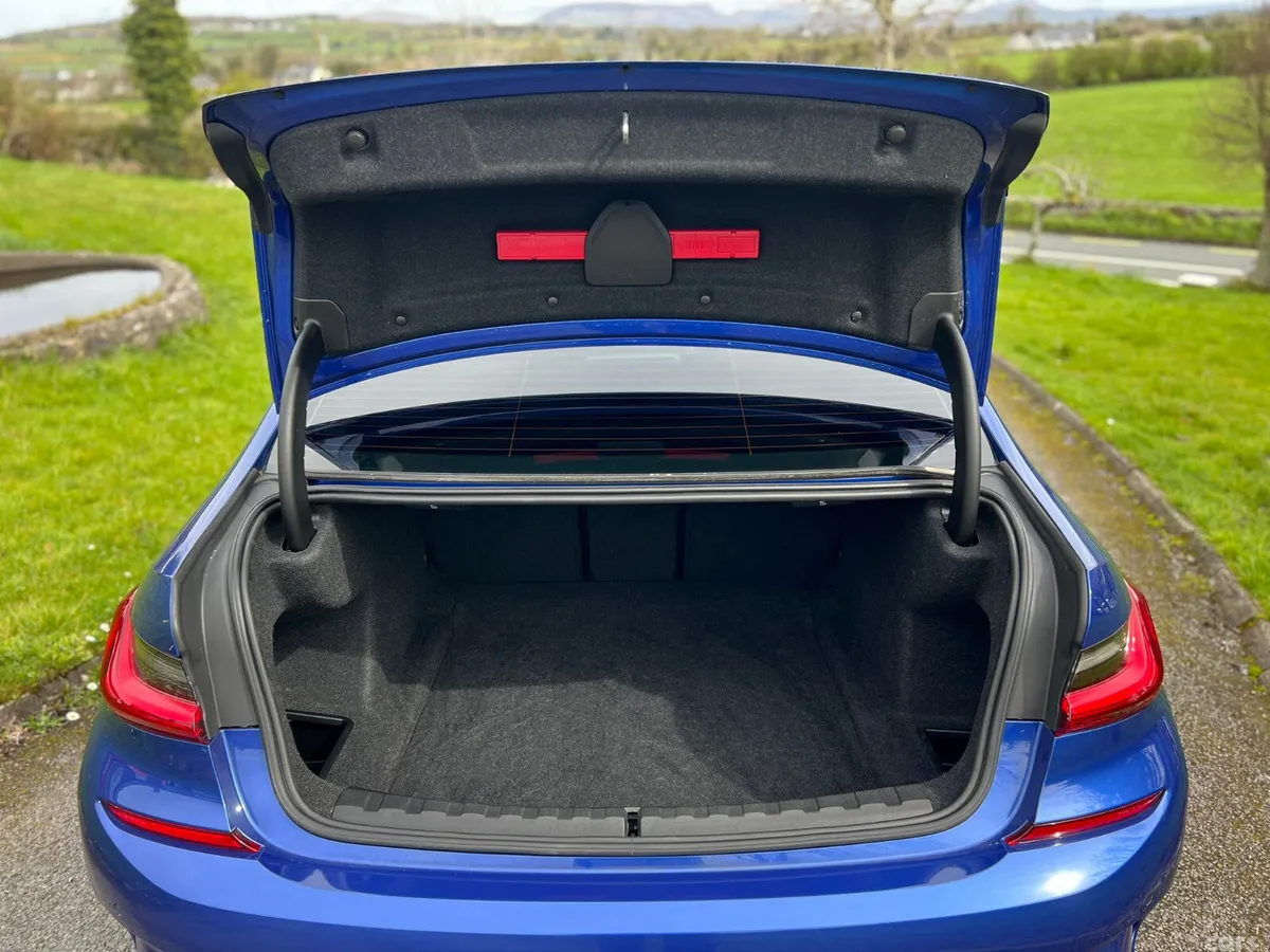 BMW 3-Series Saloon, Diesel, 2019, Blue