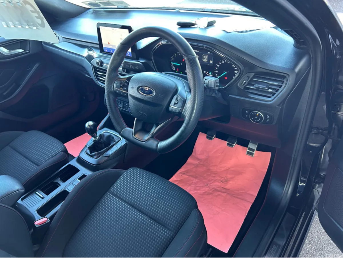 Ford Focus Hatchback, Petrol, 2020, Black