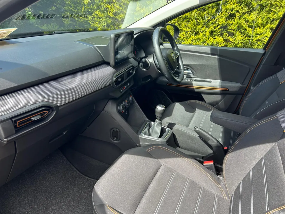 Dacia Sandero Hatchback, Gas, 2021, Orange