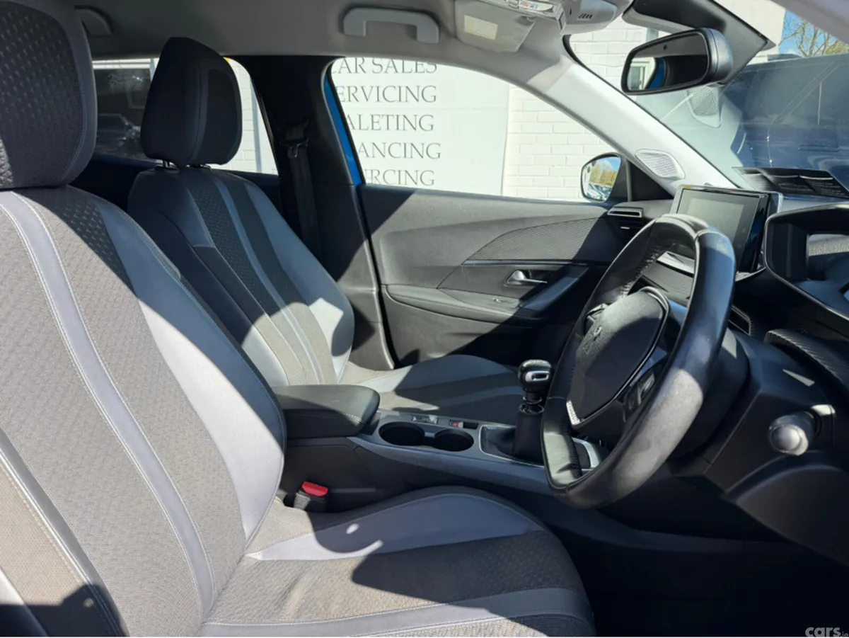 Peugeot 2008 MPV, Diesel, 2020, Blue
