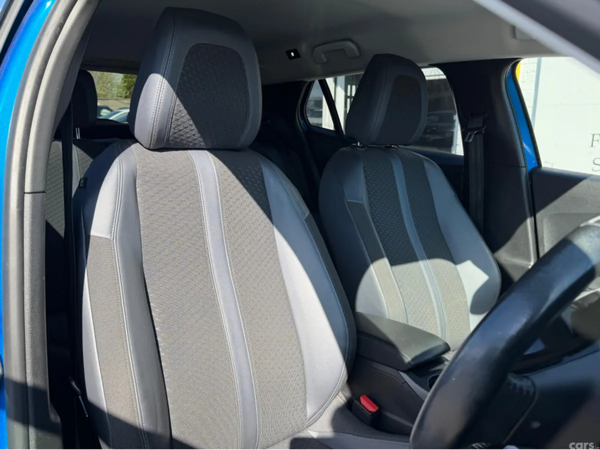 Peugeot 2008 MPV, Diesel, 2020, Blue