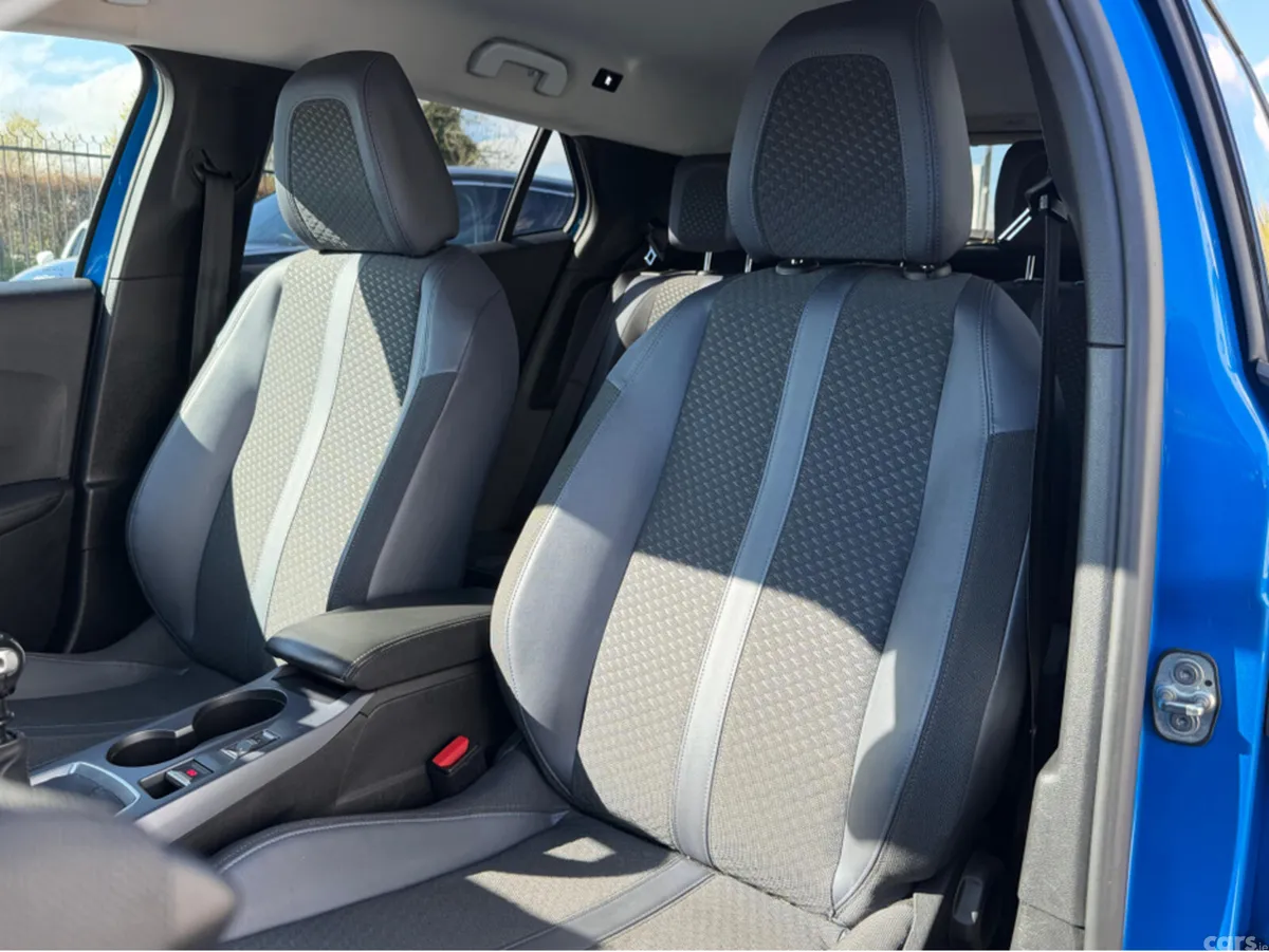 Peugeot 2008 MPV, Diesel, 2020, Blue