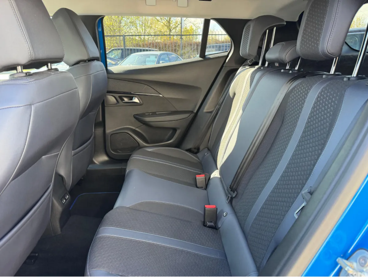 Peugeot 2008 MPV, Diesel, 2020, Blue