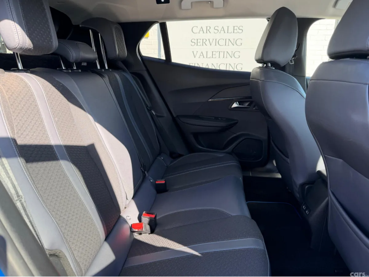 Peugeot 2008 MPV, Diesel, 2020, Blue