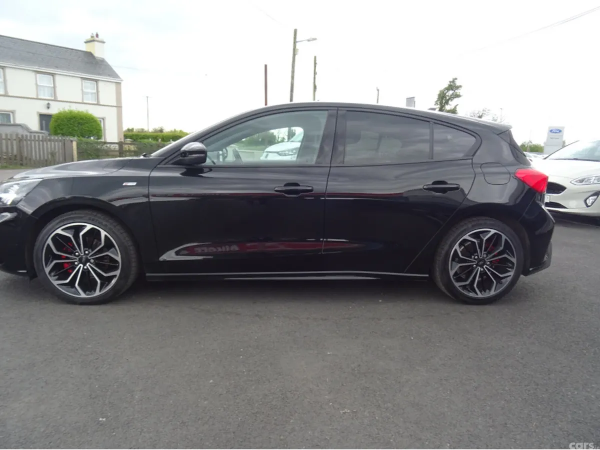Ford Focus Hatchback, Petrol, 2022, Black