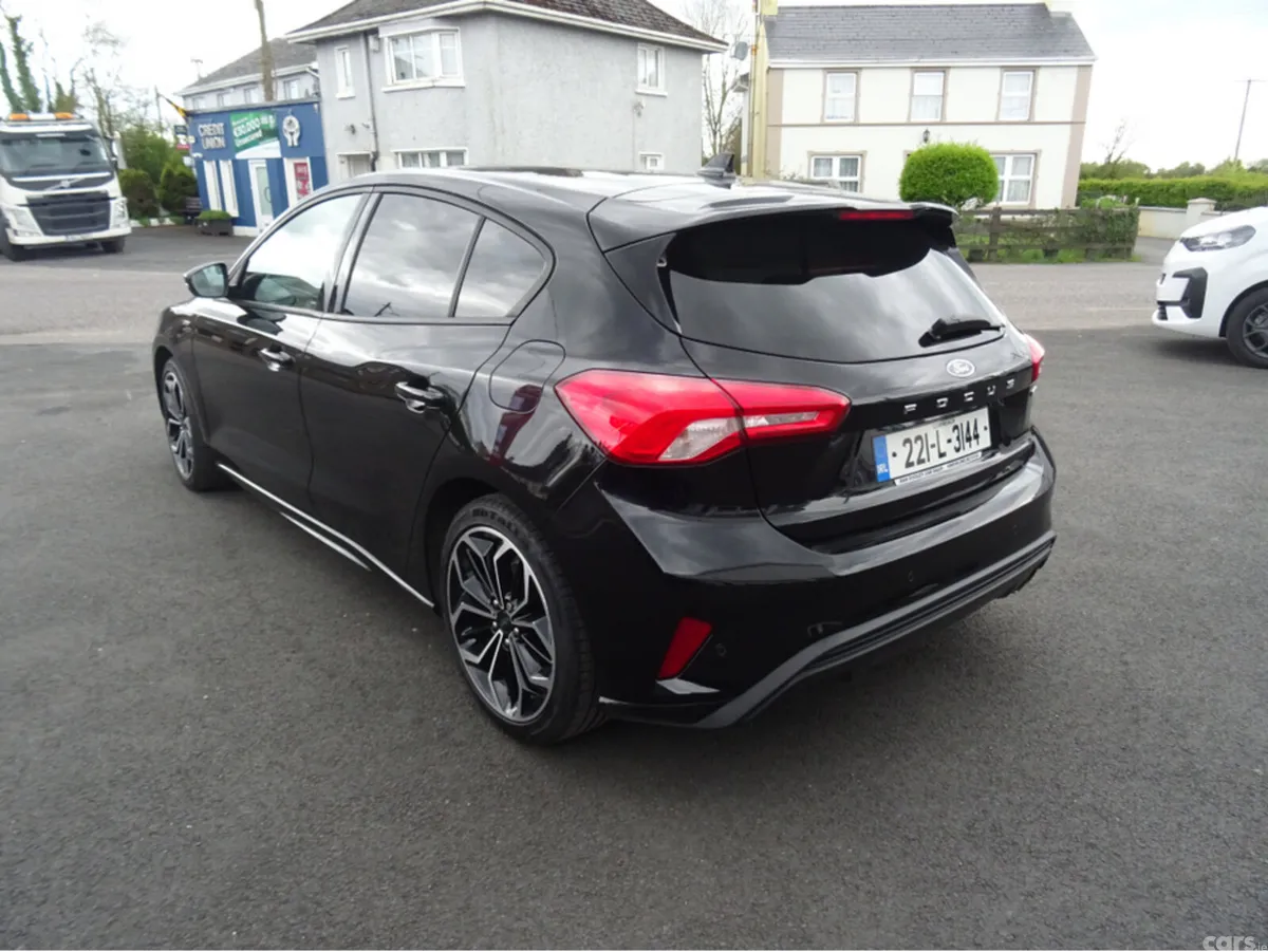 Ford Focus Hatchback, Petrol, 2022, Black