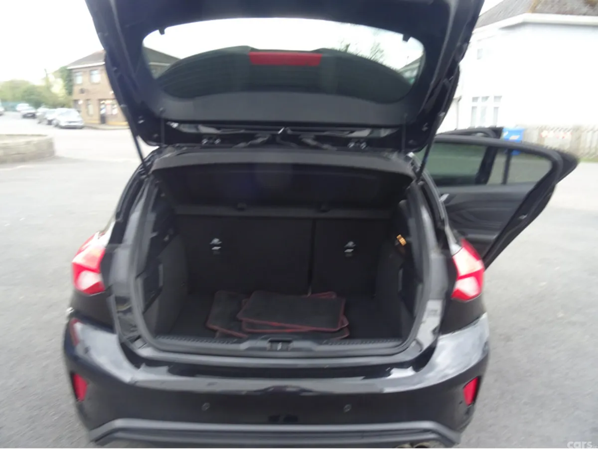 Ford Focus Hatchback, Petrol, 2022, Black