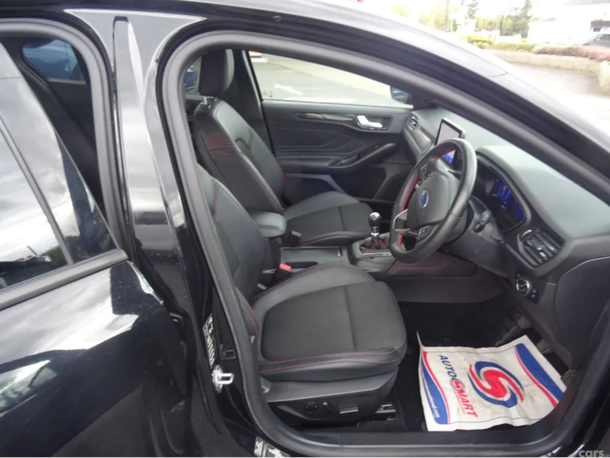 Ford Focus Hatchback, Petrol, 2022, Black