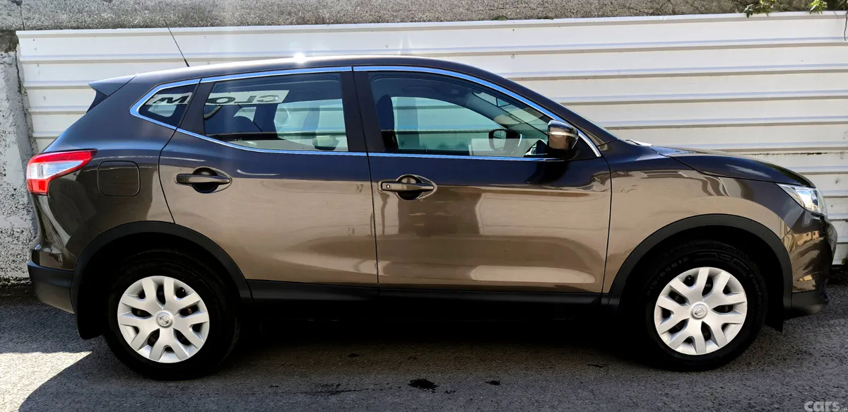 Nissan Qashqai SUV, Petrol, 2017, Brown