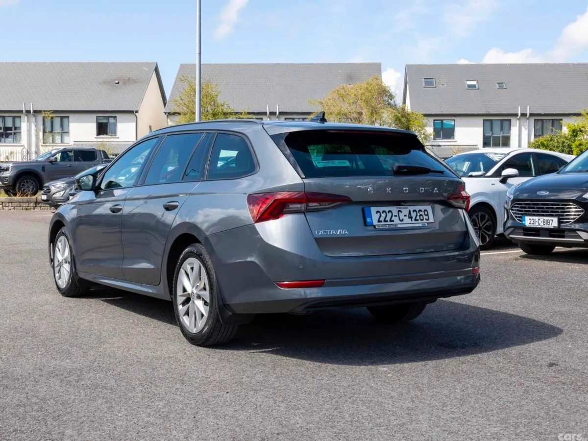 Skoda Octavia Estate, Diesel, 2022, Grey