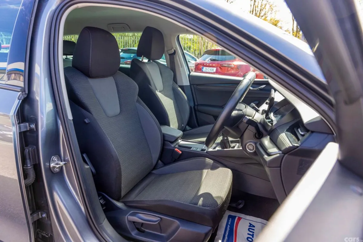 Skoda Octavia Estate, Diesel, 2022, Grey