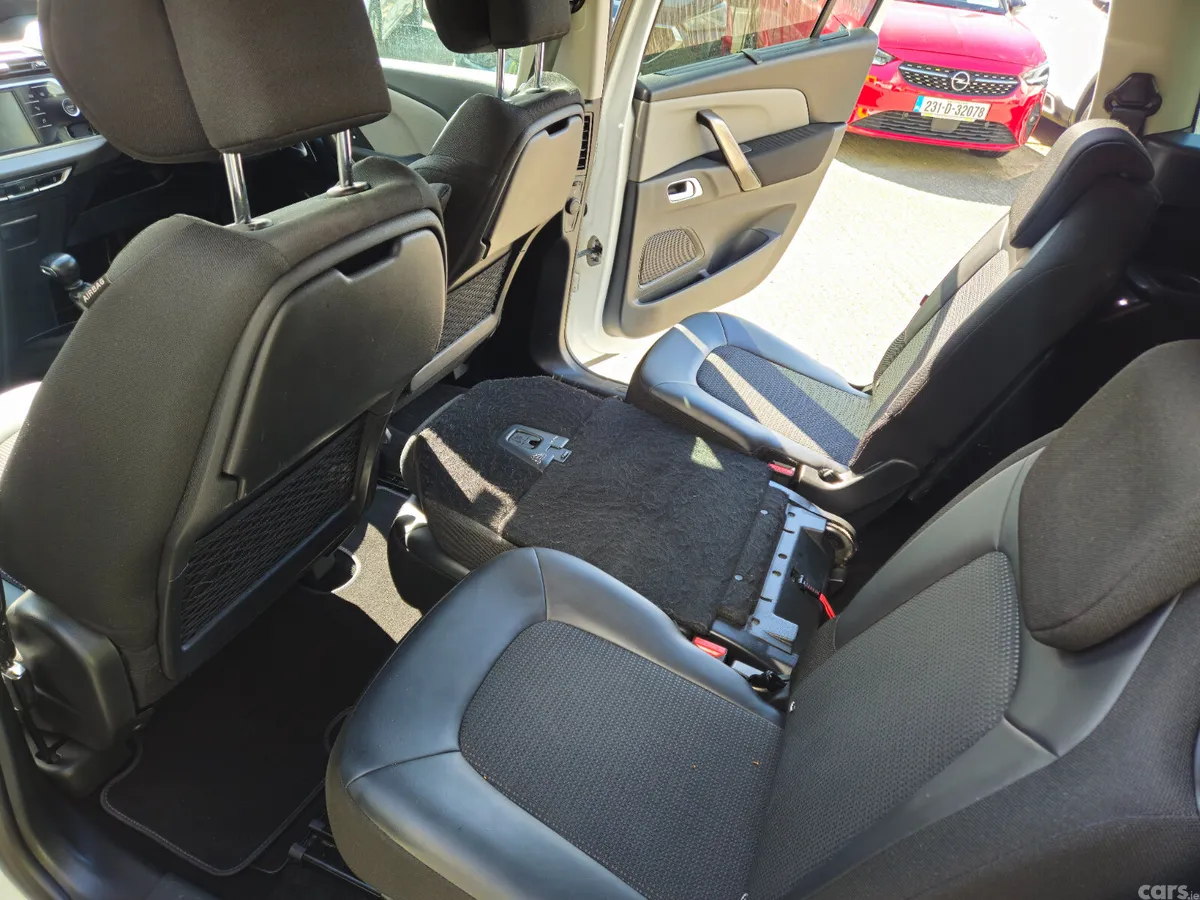 Citroen Grand C4 Spacetourer Hatchback, Petrol, 2021, White