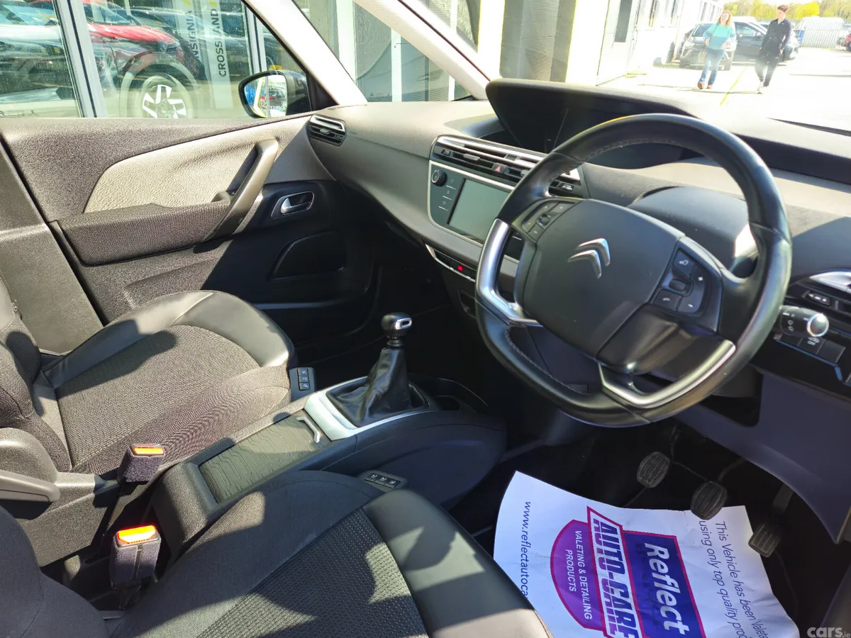 Citroen Grand C4 Spacetourer Hatchback, Petrol, 2021, White