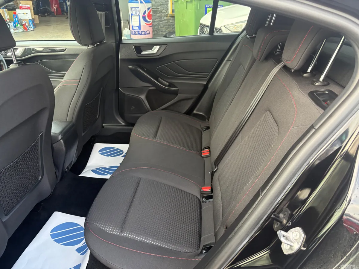 Ford Focus Hatchback, Diesel, 2021, Black