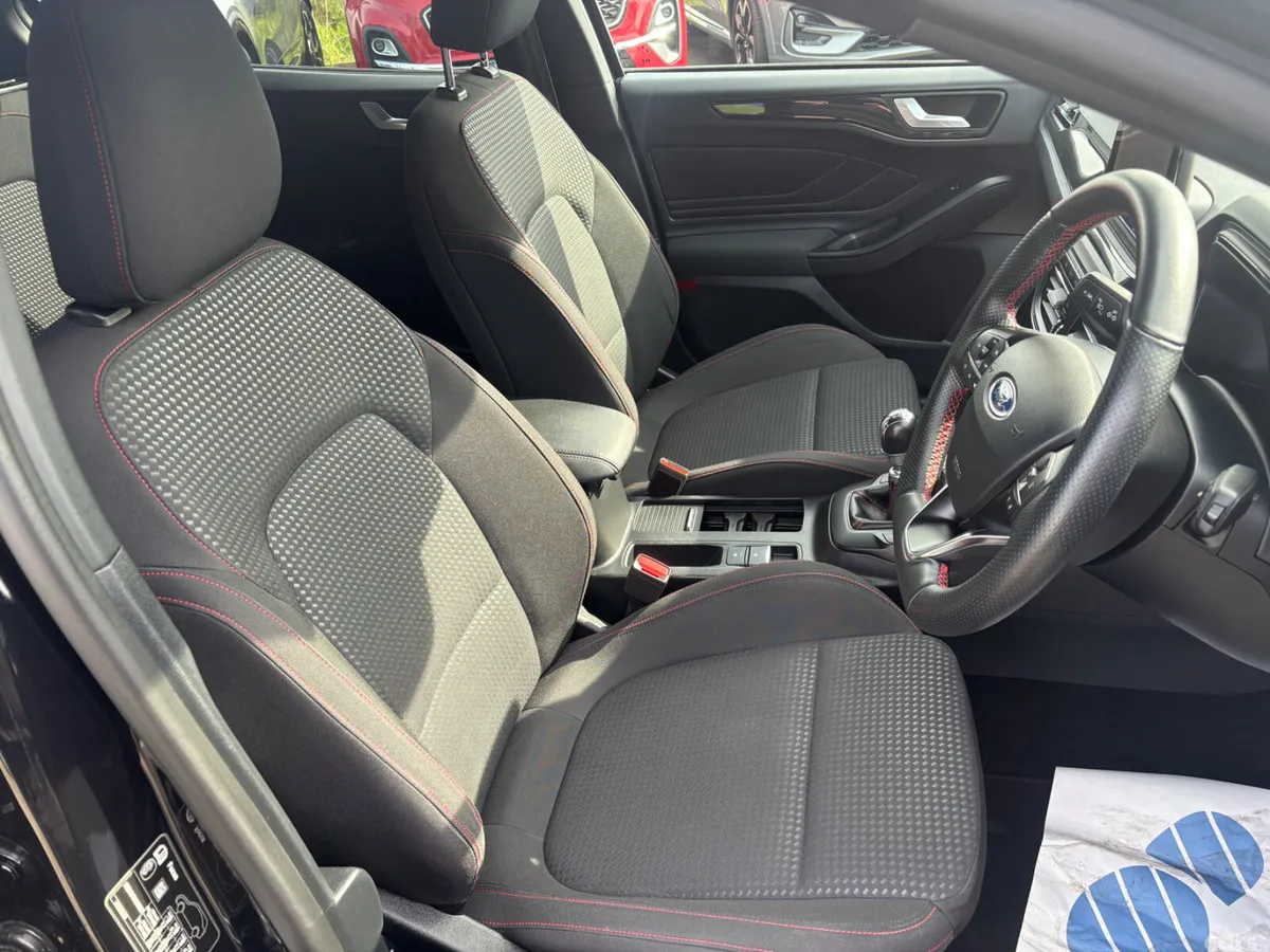 Ford Focus Hatchback, Diesel, 2021, Black