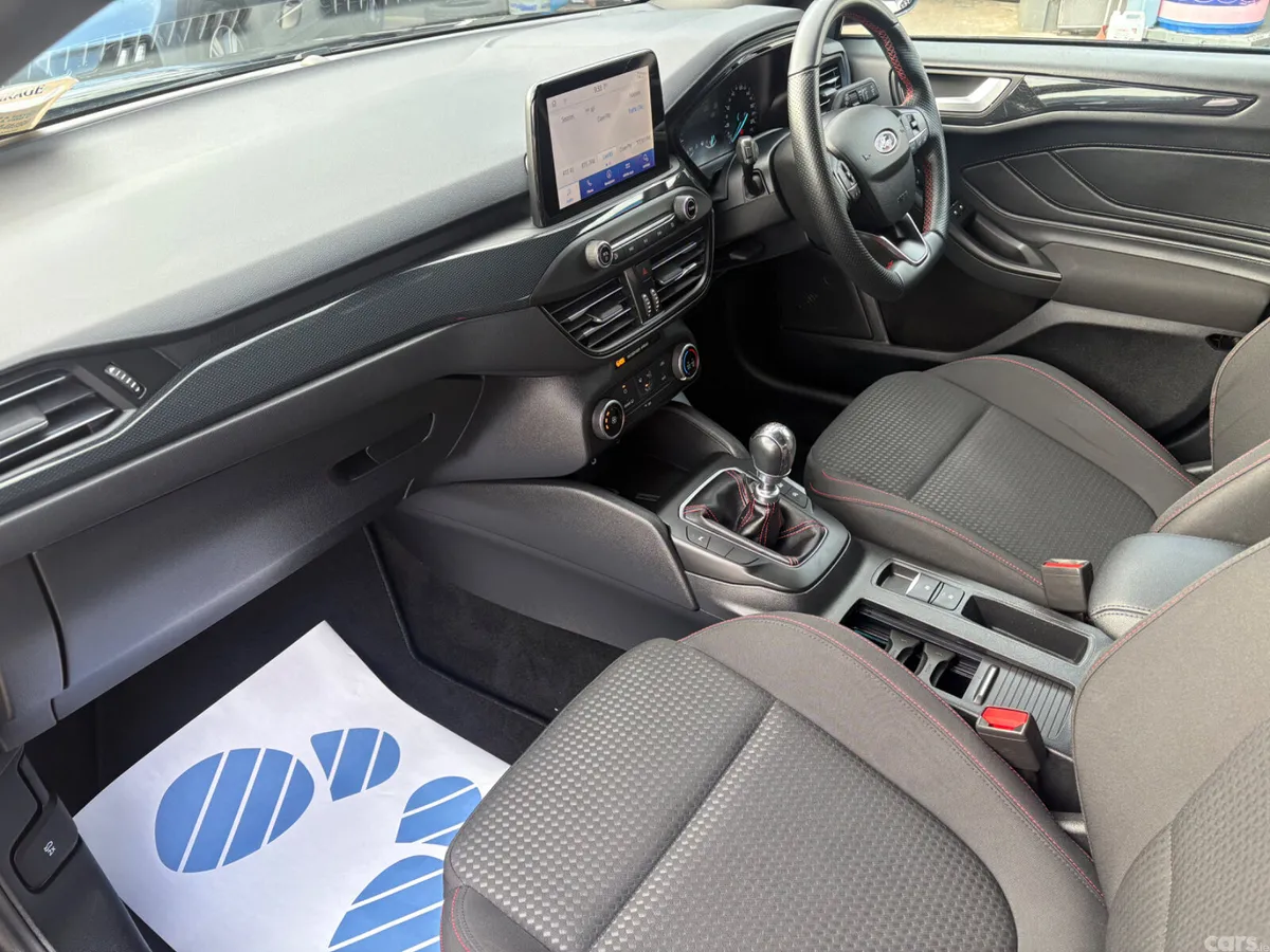 Ford Focus Hatchback, Diesel, 2021, Black