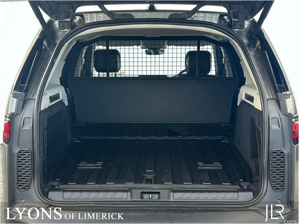 Land Rover Discovery SUV, Diesel, 2023, Grey