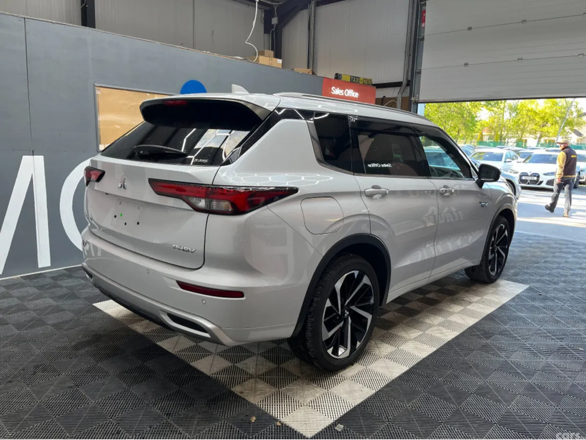 Mitsubishi Outlander SUV, Petrol Plug-in Hybrid, 2023, White
