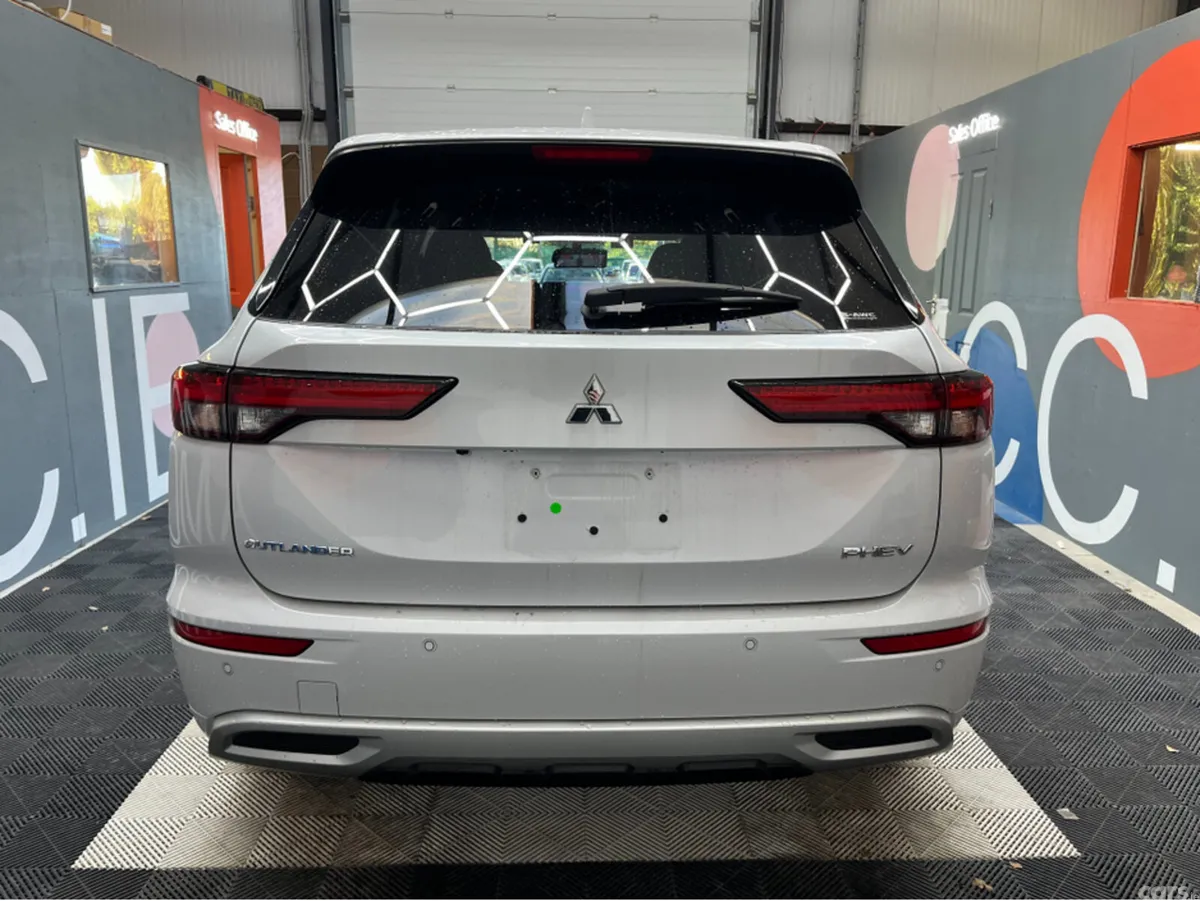 Mitsubishi Outlander SUV, Petrol Plug-in Hybrid, 2023, White