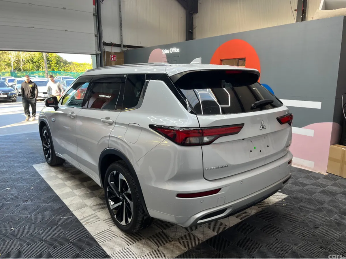 Mitsubishi Outlander SUV, Petrol Plug-in Hybrid, 2023, White