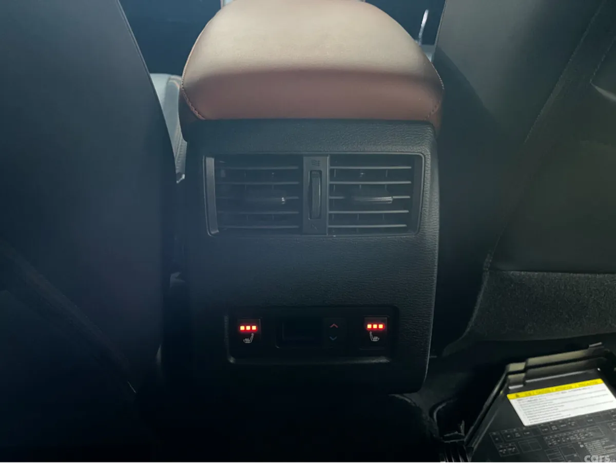 Mitsubishi Outlander SUV, Petrol Plug-in Hybrid, 2023, White