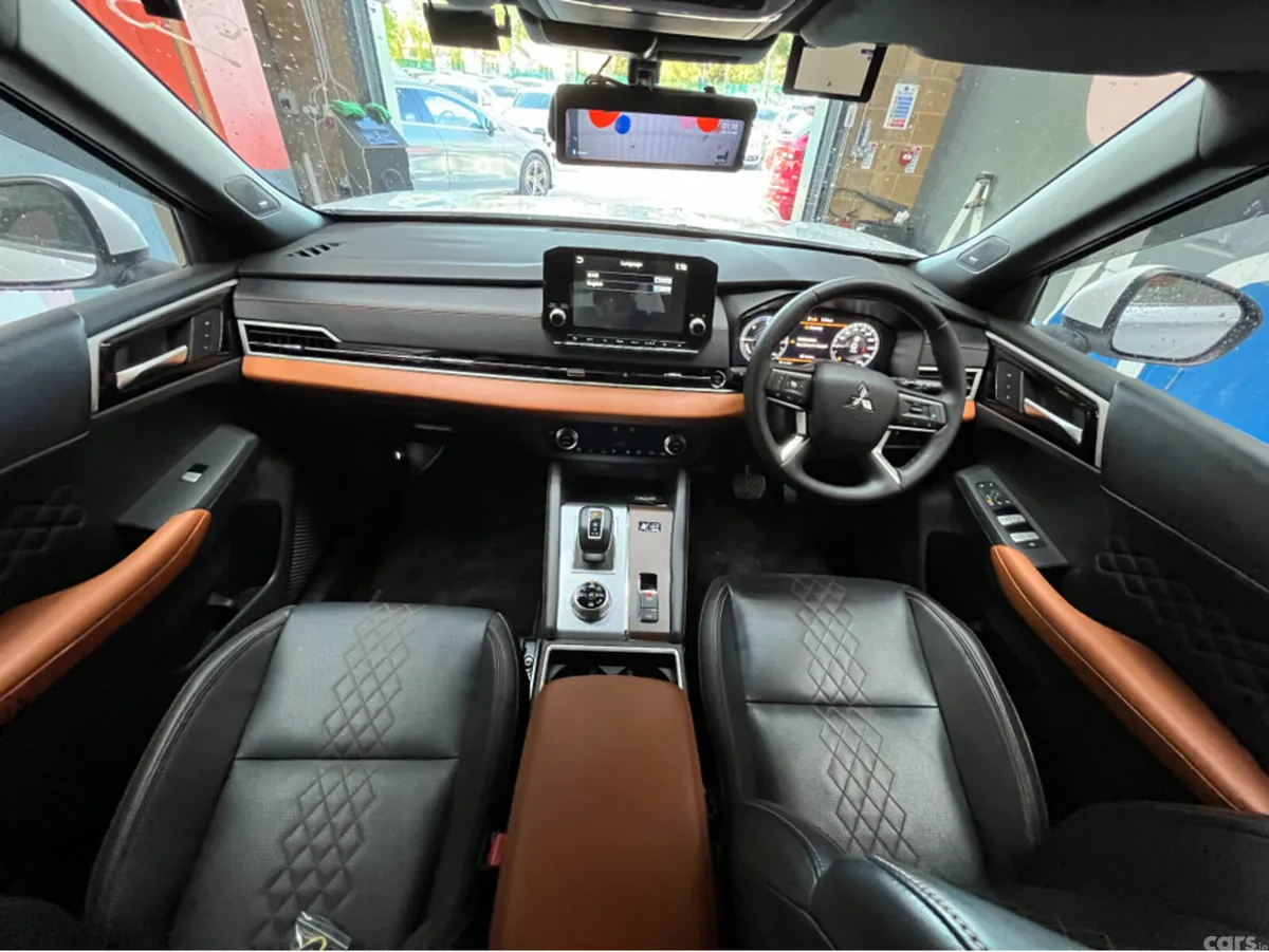 Mitsubishi Outlander SUV, Petrol Plug-in Hybrid, 2023, White