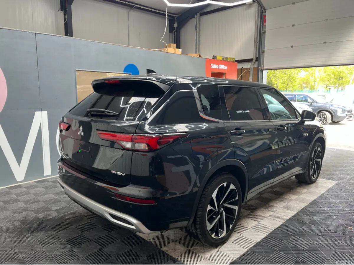 Mitsubishi Outlander SUV, Petrol Plug-in Hybrid, 2024, Black