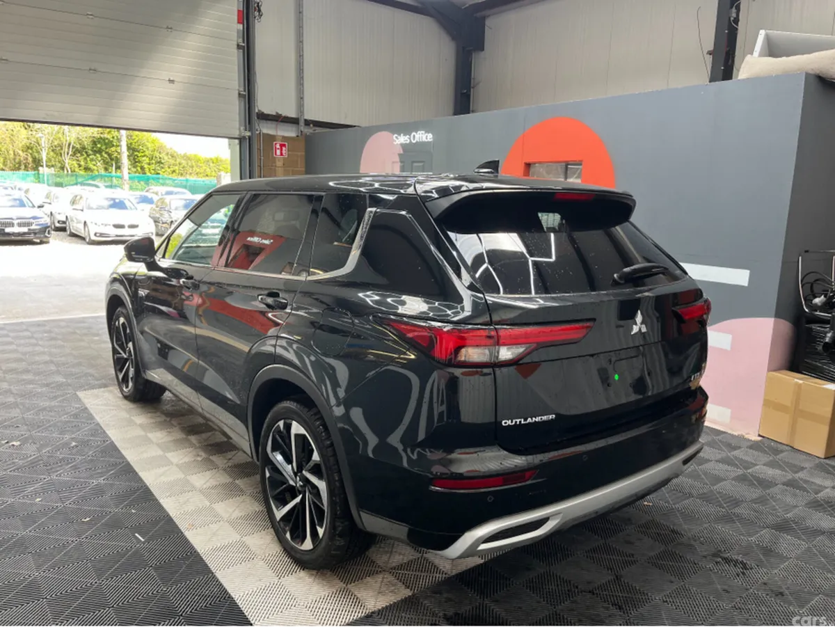 Mitsubishi Outlander SUV, Petrol Plug-in Hybrid, 2024, Black