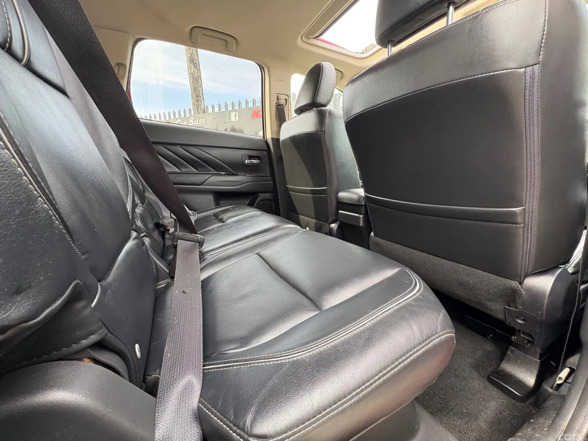 Mitsubishi Outlander SUV, Petrol Plug-in Hybrid, 2017, Red