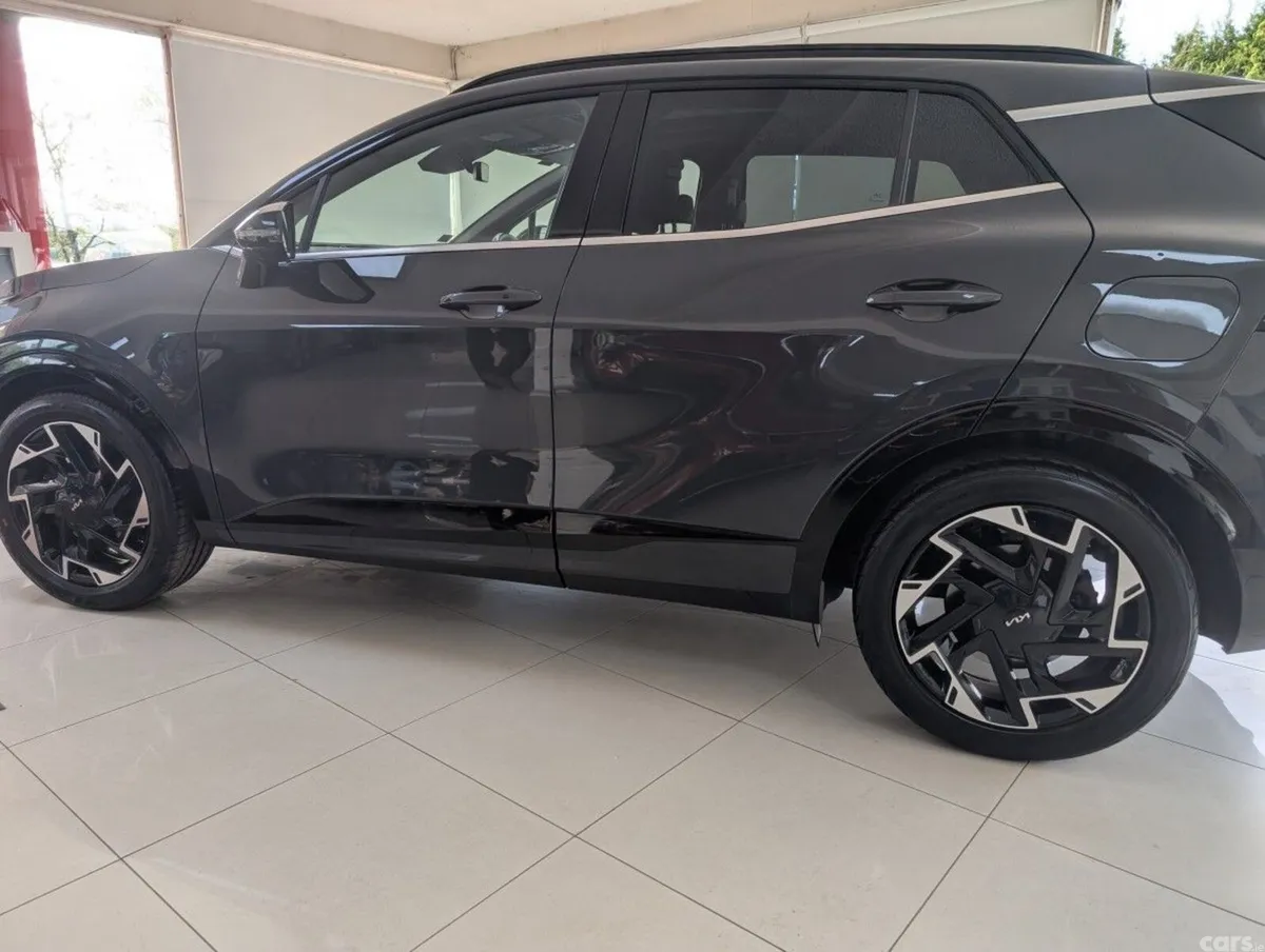 Kia Sportage MPV, Diesel, 2024, Grey