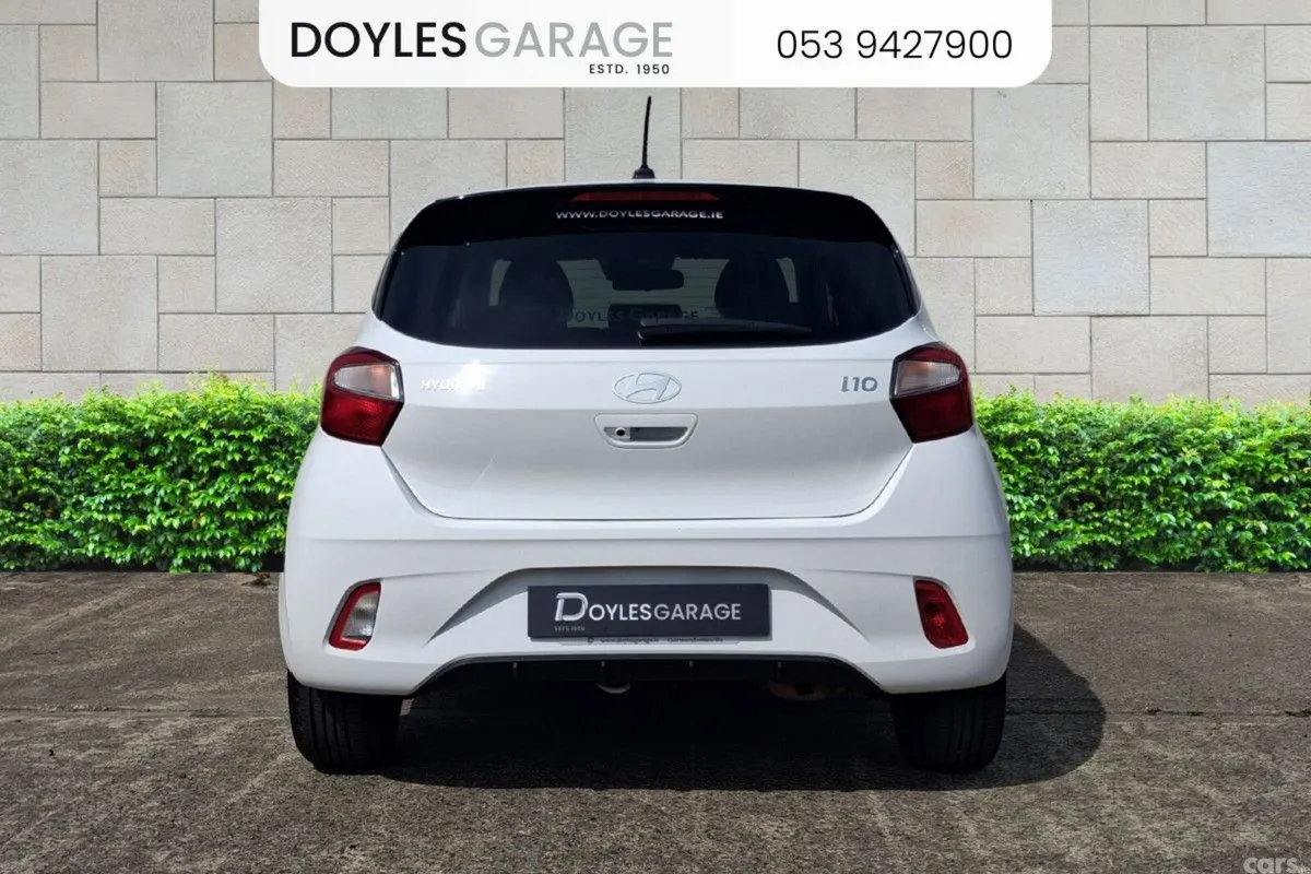 Hyundai i10 Hatchback, Petrol, 2023, White