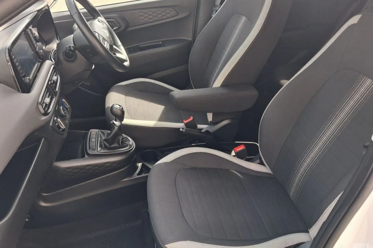 Hyundai i10 Hatchback, Petrol, 2023, White