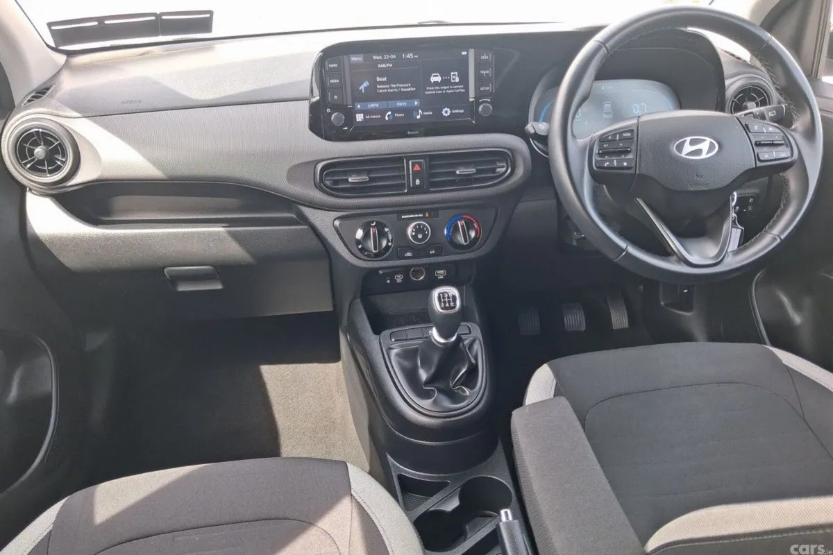 Hyundai i10 Hatchback, Petrol, 2023, White