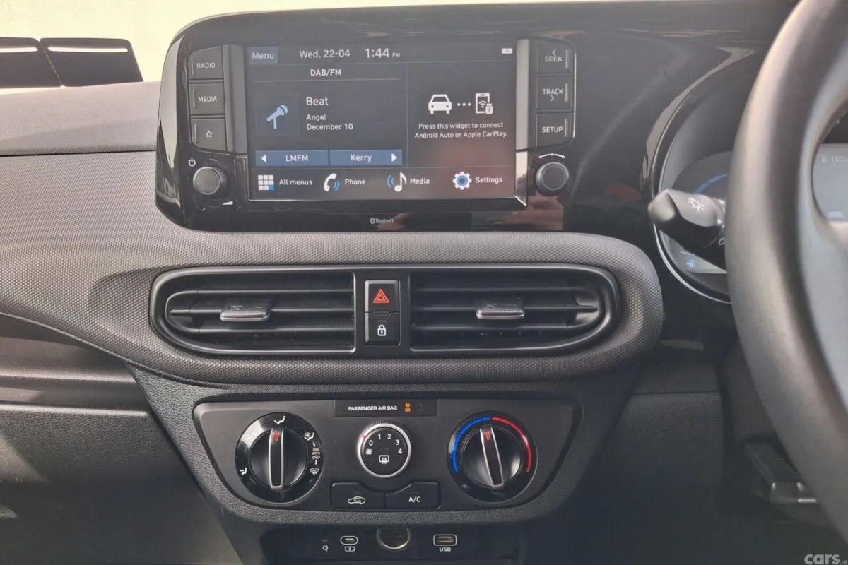 Hyundai i10 Hatchback, Petrol, 2023, White