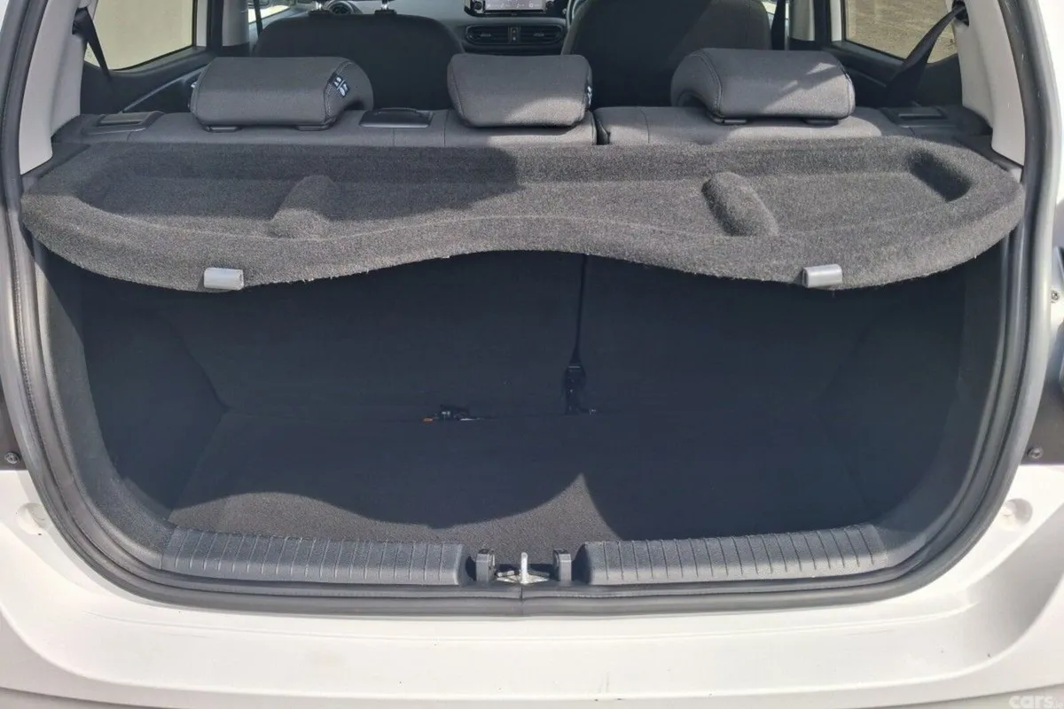 Hyundai i10 Hatchback, Petrol, 2023, White