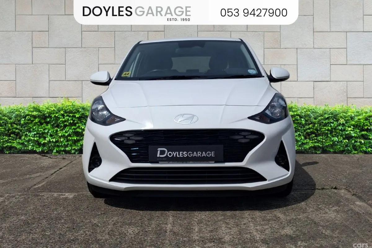 Hyundai i10 Hatchback, Petrol, 2023, White