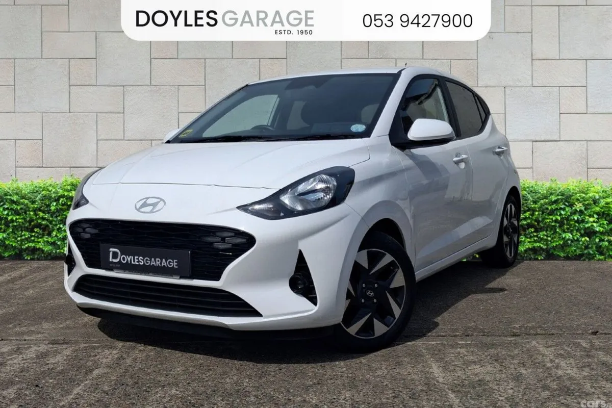 Hyundai i10 Hatchback, Petrol, 2023, White