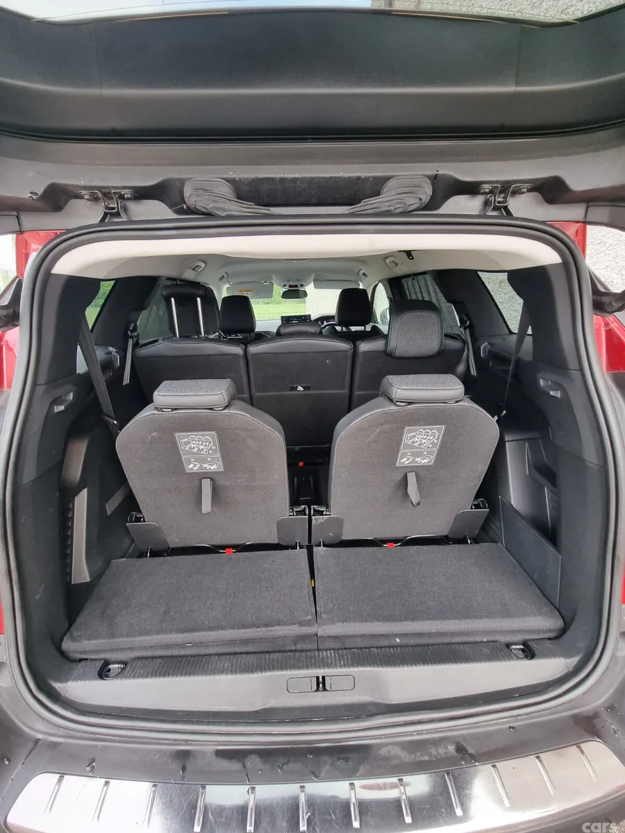 Peugeot 5008 MPV, Petrol, 2021, Red