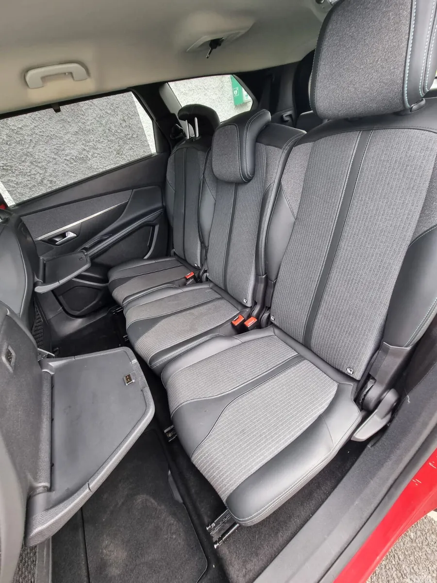 Peugeot 5008 MPV, Petrol, 2021, Red