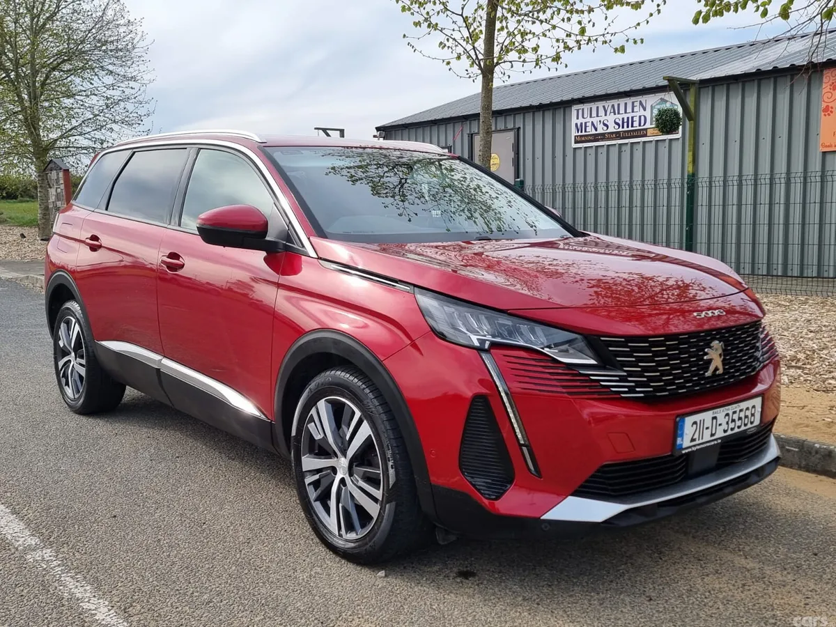 Peugeot 5008 MPV, Petrol, 2021, Red