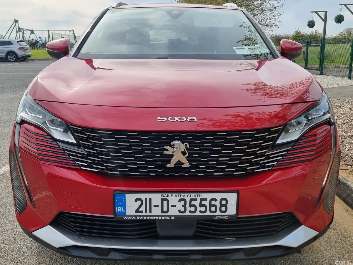 Peugeot 5008 MPV, Petrol, 2021, Red