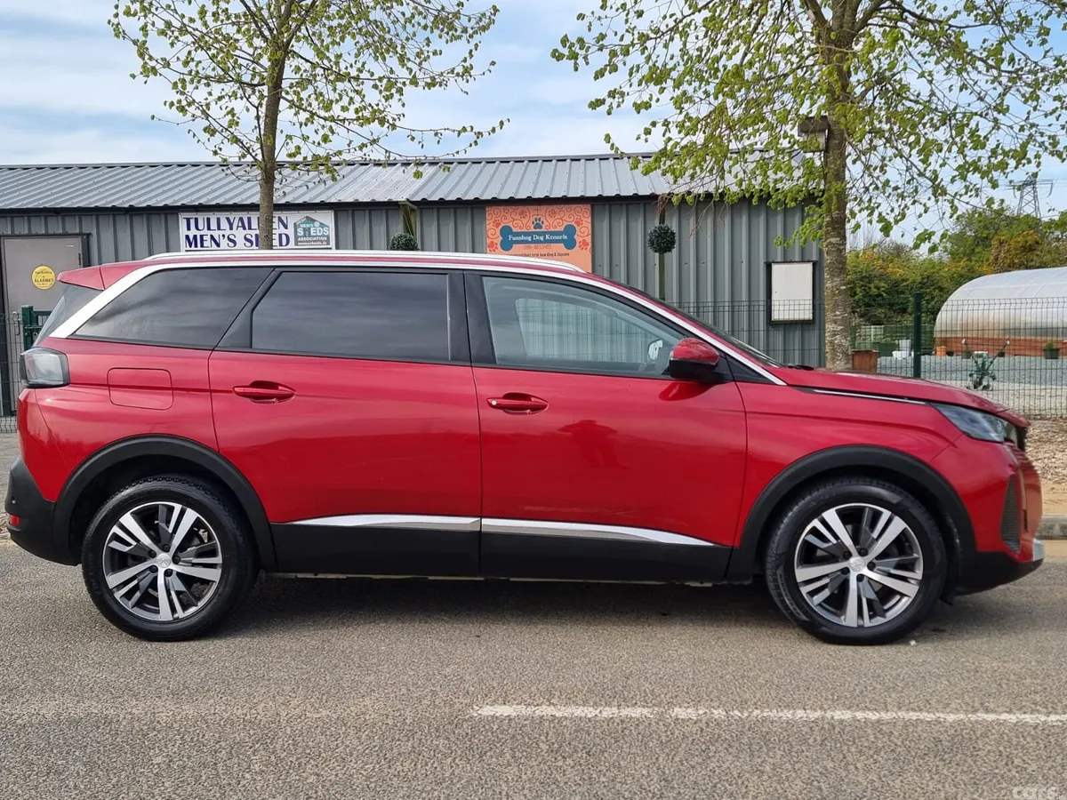 Peugeot 5008 MPV, Petrol, 2021, Red