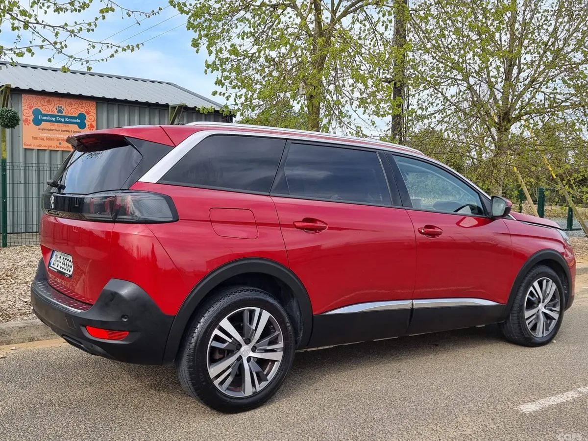Peugeot 5008 MPV, Petrol, 2021, Red
