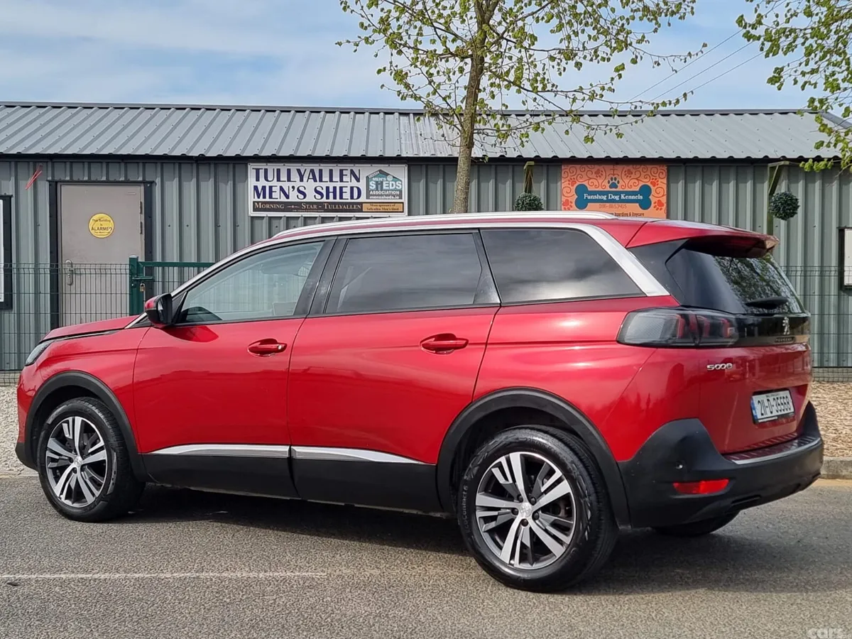Peugeot 5008 MPV, Petrol, 2021, Red